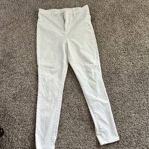 White skinny jeans